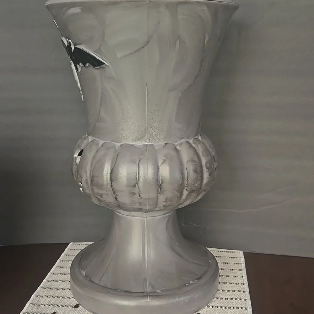 Halloween Pumpkin and Bat Urn - Picture 3 of 7